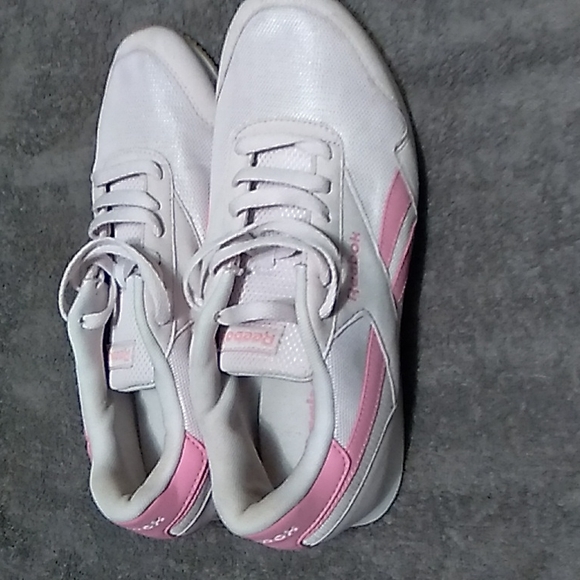 Reebok - Picture 2 of 5